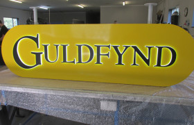 Fascia signs, panels and trays